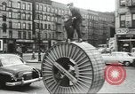 Immagine di Il mio cortile a giocare in United States USA, 1960, secondo 40 filmato di repertorio 65675064236