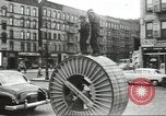 Immagine di Il mio cortile a giocare in United States USA, 1960, secondo 41 filmato di repertorio 65675064236