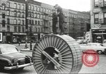 Immagine di Il mio cortile a giocare in United States USA, 1960, secondo 42 filmato di repertorio 65675064236