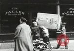 Immagine di Il mio cortile a giocare in United States USA, 1960, secondo 46 filmato di repertorio 65675064236