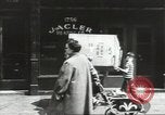 Immagine di Il mio cortile a giocare in United States USA, 1960, secondo 47 filmato di repertorio 65675064236