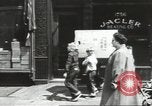 Immagine di Il mio cortile a giocare in United States USA, 1960, secondo 48 filmato di repertorio 65675064236