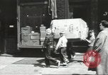 Immagine di Il mio cortile a giocare in United States USA, 1960, secondo 49 filmato di repertorio 65675064236