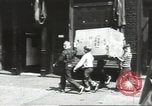 Immagine di Il mio cortile a giocare in United States USA, 1960, secondo 50 filmato di repertorio 65675064236