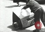 Immagine di Il mio cortile a giocare in United States USA, 1960, secondo 52 filmato di repertorio 65675064236