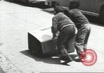 Immagine di Il mio cortile a giocare in United States USA, 1960, secondo 55 filmato di repertorio 65675064236