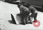Immagine di Il mio cortile a giocare in United States USA, 1960, secondo 56 filmato di repertorio 65675064236