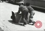 Immagine di Il mio cortile a giocare in United States USA, 1960, secondo 57 filmato di repertorio 65675064236