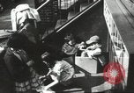 Immagine di Il mio cortile a giocare in United States USA, 1960, secondo 60 filmato di repertorio 65675064236