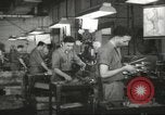 Image Jack et l'usine de Bedford guerre Heintz en Ohio Bedford Ohio USA, 1943, de la seconde 53 séquences d'archives historiques vidéo 65675064252