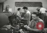 Standbild Innen in der Buchse und Heintz Krieg Anlage Bedford Ohio USA, 1943, aus Sekunde 4 historischem Filmmaterial Videoclip 65675064254