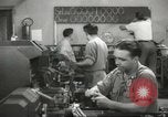 Standbild Innen in der Buchse und Heintz Krieg Anlage Bedford Ohio USA, 1943, aus Sekunde 5 historischem Filmmaterial Videoclip 65675064254