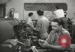 Standbild Innen in der Buchse und Heintz Krieg Anlage Bedford Ohio USA, 1943, aus Sekunde 8 historischem Filmmaterial Videoclip 65675064254