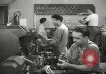 Standbild Innen in der Buchse und Heintz Krieg Anlage Bedford Ohio USA, 1943, aus Sekunde 9 historischem Filmmaterial Videoclip 65675064254