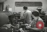 Standbild Innen in der Buchse und Heintz Krieg Anlage Bedford Ohio USA, 1943, aus Sekunde 12 historischem Filmmaterial Videoclip 65675064254