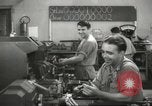 Standbild Innen in der Buchse und Heintz Krieg Anlage Bedford Ohio USA, 1943, aus Sekunde 14 historischem Filmmaterial Videoclip 65675064254