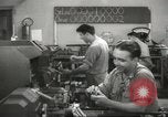 Standbild Innen in der Buchse und Heintz Krieg Anlage Bedford Ohio USA, 1943, aus Sekunde 15 historischem Filmmaterial Videoclip 65675064254
