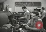 Standbild Innen in der Buchse und Heintz Krieg Anlage Bedford Ohio USA, 1943, aus Sekunde 16 historischem Filmmaterial Videoclip 65675064254
