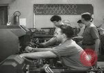 Standbild Innen in der Buchse und Heintz Krieg Anlage Bedford Ohio USA, 1943, aus Sekunde 24 historischem Filmmaterial Videoclip 65675064254