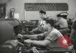 Standbild Innen in der Buchse und Heintz Krieg Anlage Bedford Ohio USA, 1943, aus Sekunde 26 historischem Filmmaterial Videoclip 65675064254
