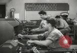 Standbild Innen in der Buchse und Heintz Krieg Anlage Bedford Ohio USA, 1943, aus Sekunde 27 historischem Filmmaterial Videoclip 65675064254