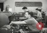 Standbild Innen in der Buchse und Heintz Krieg Anlage Bedford Ohio USA, 1943, aus Sekunde 30 historischem Filmmaterial Videoclip 65675064254