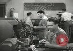 Standbild Innen in der Buchse und Heintz Krieg Anlage Bedford Ohio USA, 1943, aus Sekunde 33 historischem Filmmaterial Videoclip 65675064254