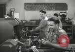 Standbild Innen in der Buchse und Heintz Krieg Anlage Bedford Ohio USA, 1943, aus Sekunde 42 historischem Filmmaterial Videoclip 65675064254