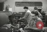 Standbild Innen in der Buchse und Heintz Krieg Anlage Bedford Ohio USA, 1943, aus Sekunde 45 historischem Filmmaterial Videoclip 65675064254