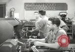 Standbild Innen in der Buchse und Heintz Krieg Anlage Bedford Ohio USA, 1943, aus Sekunde 46 historischem Filmmaterial Videoclip 65675064254