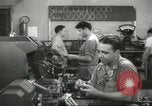 Standbild Innen in der Buchse und Heintz Krieg Anlage Bedford Ohio USA, 1943, aus Sekunde 48 historischem Filmmaterial Videoclip 65675064254