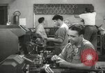 Standbild Innen in der Buchse und Heintz Krieg Anlage Bedford Ohio USA, 1943, aus Sekunde 50 historischem Filmmaterial Videoclip 65675064254