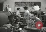 Standbild Innen in der Buchse und Heintz Krieg Anlage Bedford Ohio USA, 1943, aus Sekunde 52 historischem Filmmaterial Videoclip 65675064254