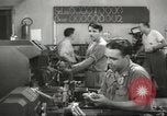 Standbild Innen in der Buchse und Heintz Krieg Anlage Bedford Ohio USA, 1943, aus Sekunde 55 historischem Filmmaterial Videoclip 65675064254