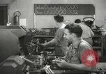 Standbild Innen in der Buchse und Heintz Krieg Anlage Bedford Ohio USA, 1943, aus Sekunde 58 historischem Filmmaterial Videoclip 65675064254
