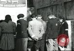 Standbild junge jüdische Flüchtlinge Haifa in Palästina, 1945, aus Sekunde 20 historischem Filmmaterial Videoclip 65675064269