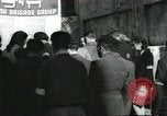 Standbild junge jüdische Flüchtlinge Haifa in Palästina, 1945, aus Sekunde 34 historischem Filmmaterial Videoclip 65675064269