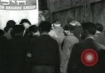 Standbild junge jüdische Flüchtlinge Haifa in Palästina, 1945, aus Sekunde 35 historischem Filmmaterial Videoclip 65675064269