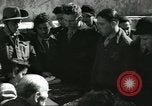 Standbild junge jüdische Flüchtlinge Haifa in Palästina, 1945, aus Sekunde 41 historischem Filmmaterial Videoclip 65675064269