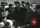 Standbild junge jüdische Flüchtlinge Haifa in Palästina, 1945, aus Sekunde 44 historischem Filmmaterial Videoclip 65675064269