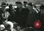 Standbild junge jüdische Flüchtlinge Haifa in Palästina, 1945, aus Sekunde 45 historischem Filmmaterial Videoclip 65675064269