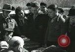 Standbild junge jüdische Flüchtlinge Haifa in Palästina, 1945, aus Sekunde 46 historischem Filmmaterial Videoclip 65675064269