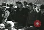 Standbild junge jüdische Flüchtlinge Haifa in Palästina, 1945, aus Sekunde 47 historischem Filmmaterial Videoclip 65675064269