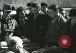 Standbild junge jüdische Flüchtlinge Haifa in Palästina, 1945, aus Sekunde 48 historischem Filmmaterial Videoclip 65675064269