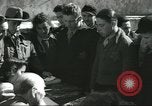 Standbild junge jüdische Flüchtlinge Haifa in Palästina, 1945, aus Sekunde 49 historischem Filmmaterial Videoclip 65675064269
