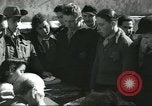 Standbild junge jüdische Flüchtlinge Haifa in Palästina, 1945, aus Sekunde 50 historischem Filmmaterial Videoclip 65675064269