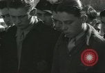 Standbild junge jüdische Flüchtlinge Haifa in Palästina, 1945, aus Sekunde 57 historischem Filmmaterial Videoclip 65675064269