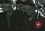 Standbild junge jüdische Flüchtlinge Haifa in Palästina, 1945, aus Sekunde 58 historischem Filmmaterial Videoclip 65675064269