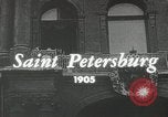 Standbild russische Truppen Feuer auf Bauern Sankt Petersburg Russland, 1905, aus Sekunde 4 historischem Filmmaterial Videoclip 65675064323