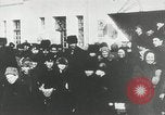 Standbild russische Truppen Feuer auf Bauern Sankt Petersburg Russland, 1905, aus Sekunde 22 historischem Filmmaterial Videoclip 65675064323
